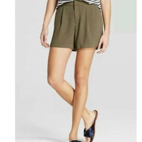 A New Day Pleated Front Lightweight Olive Green Shorts Womens 14 Neutral Preppy - Picture 1 of 5